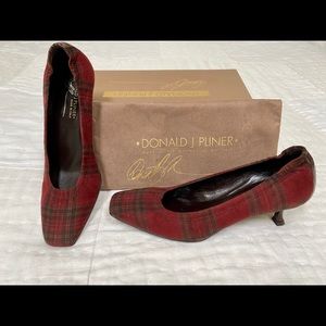 Donald Pliner suede pumps